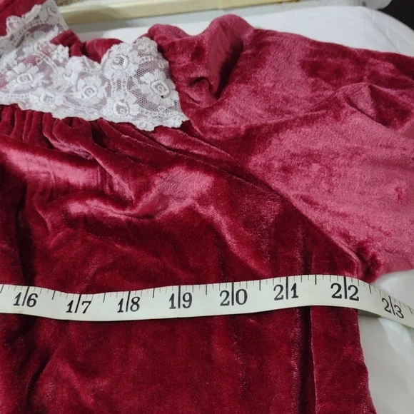 Vintage Gilligan & O Malley velour gown/robe, sz medium - Picture 9 of 12